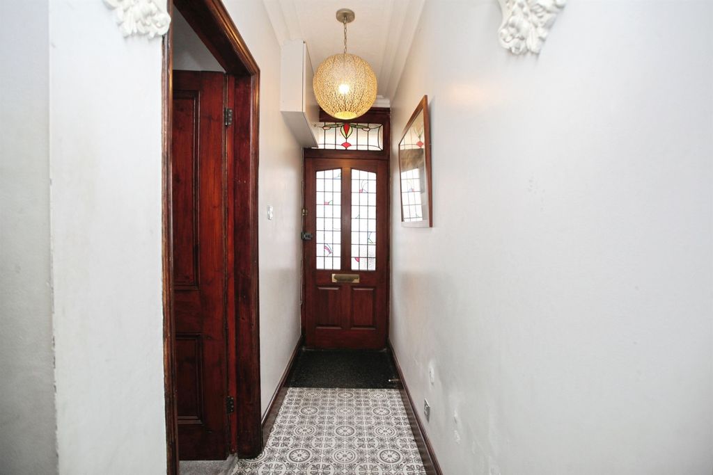 Property photo 3 of 18