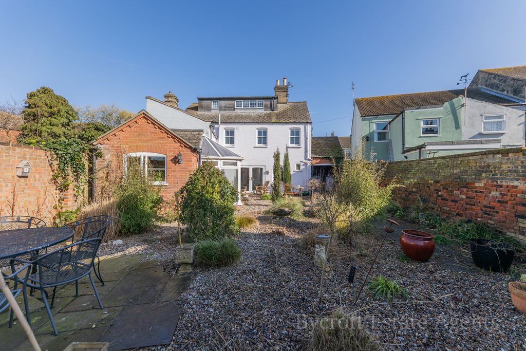 Property photo 1 of 27