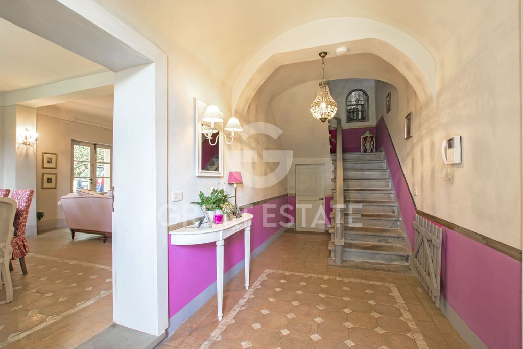 Property photo 2 of 28 Interiors