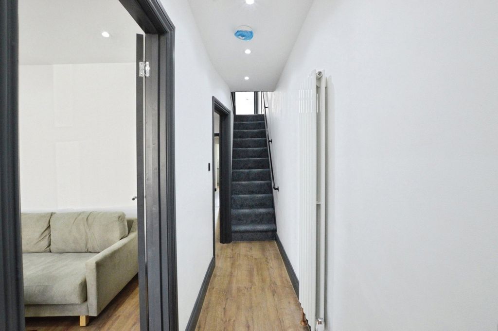 Property photo 3 of 15 Pbox-Img.Jpg