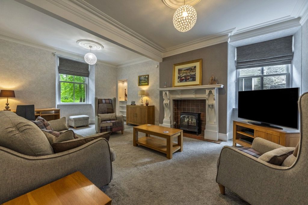 Property photo 2 of 18 Sitting Room