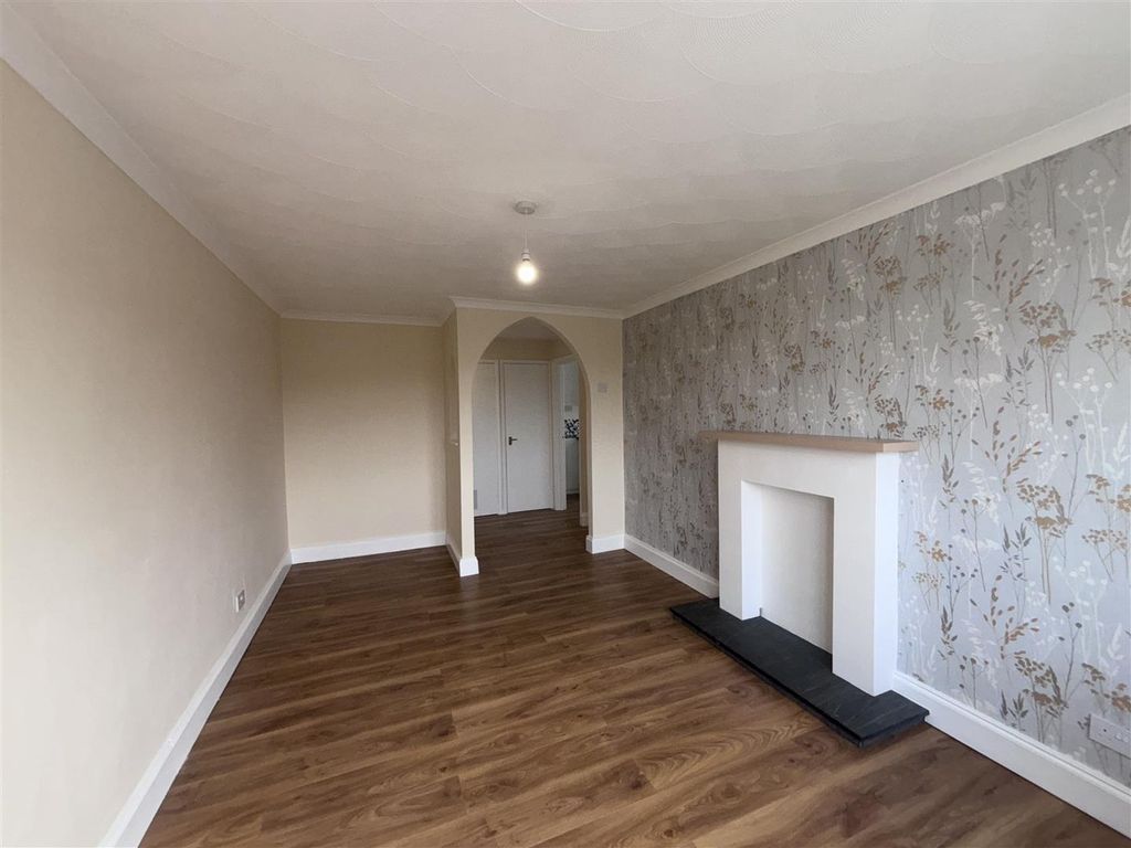 Property photo 3 of 10 Lounge