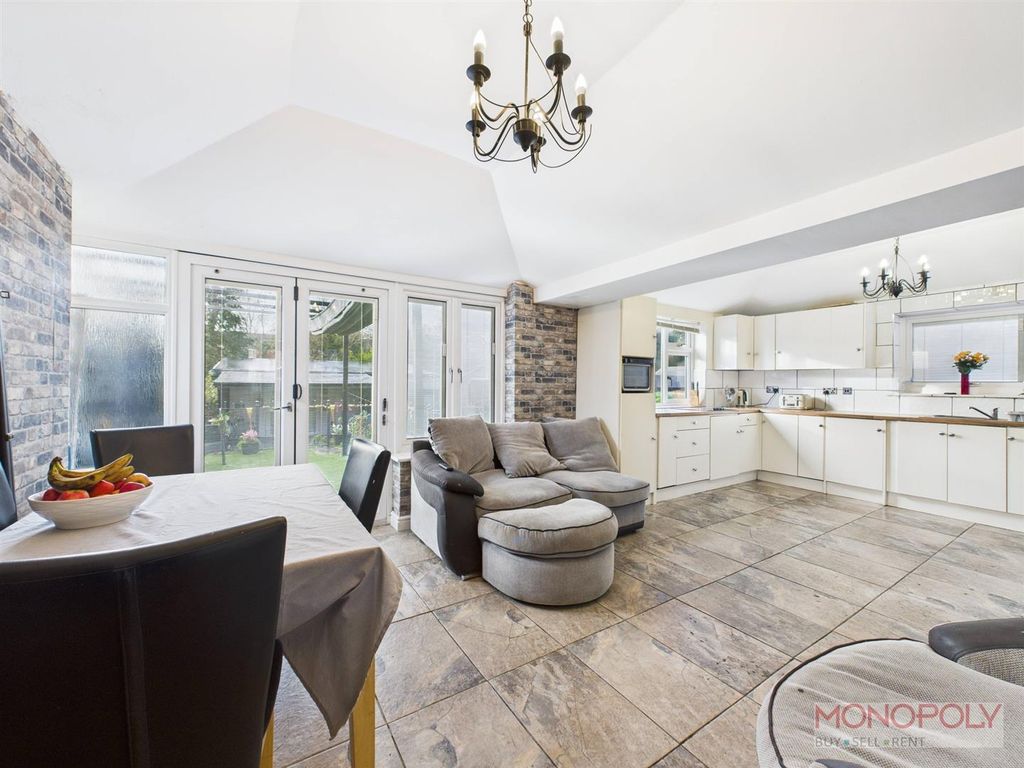 Property photo 3 of 29 Cam04439G0-Pr0206-Still008.Jpg