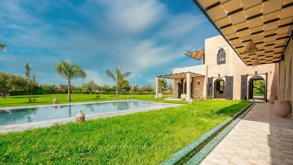 Property photo 2 of 44