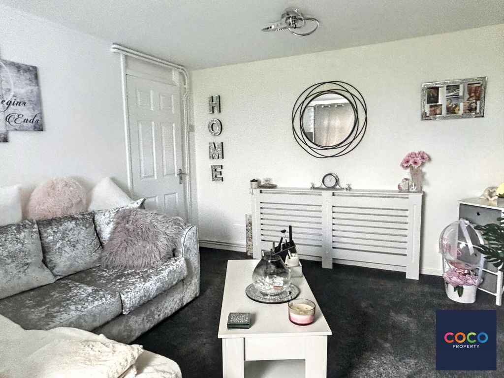 Property photo 3 of 17 5038813