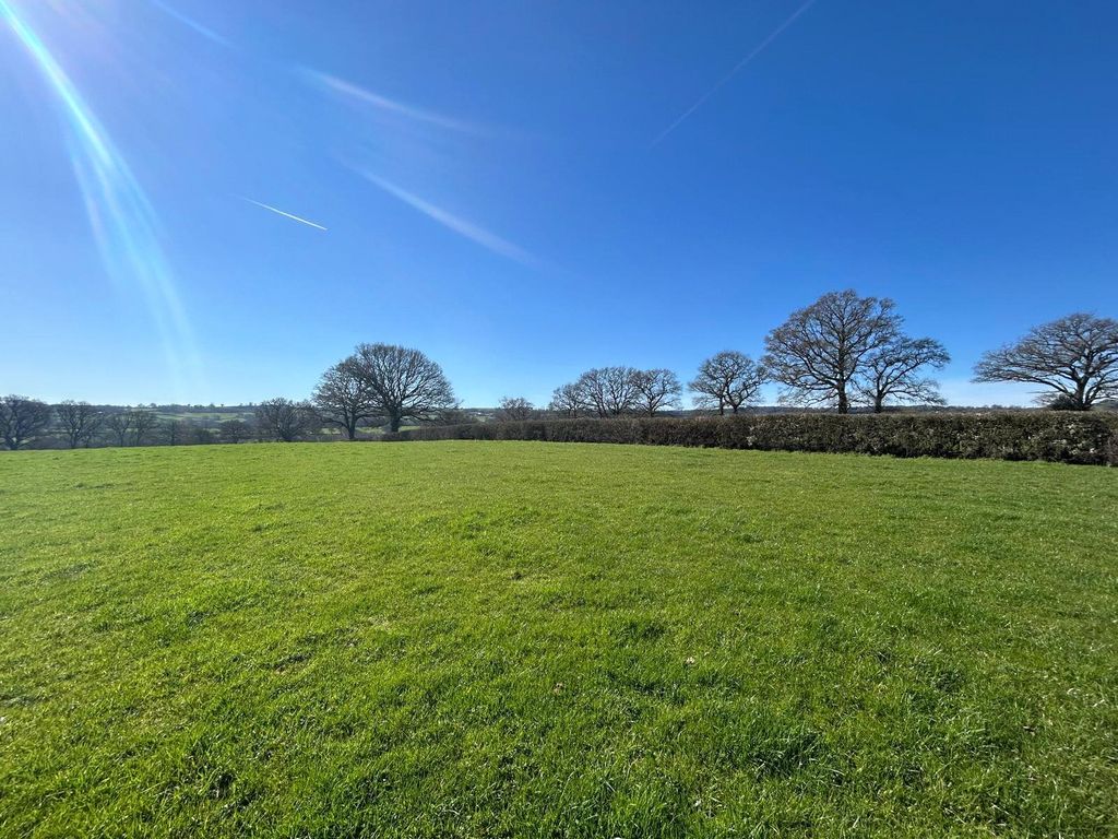 Property photo 3 of 13 Picture No. 02