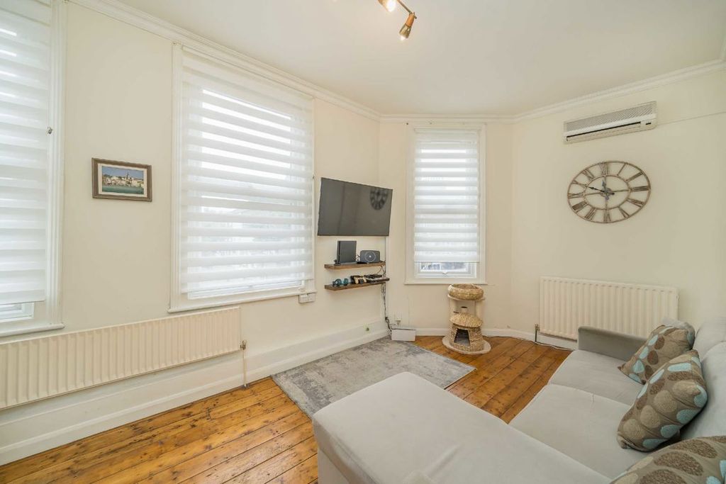 Property photo 2 of 6
