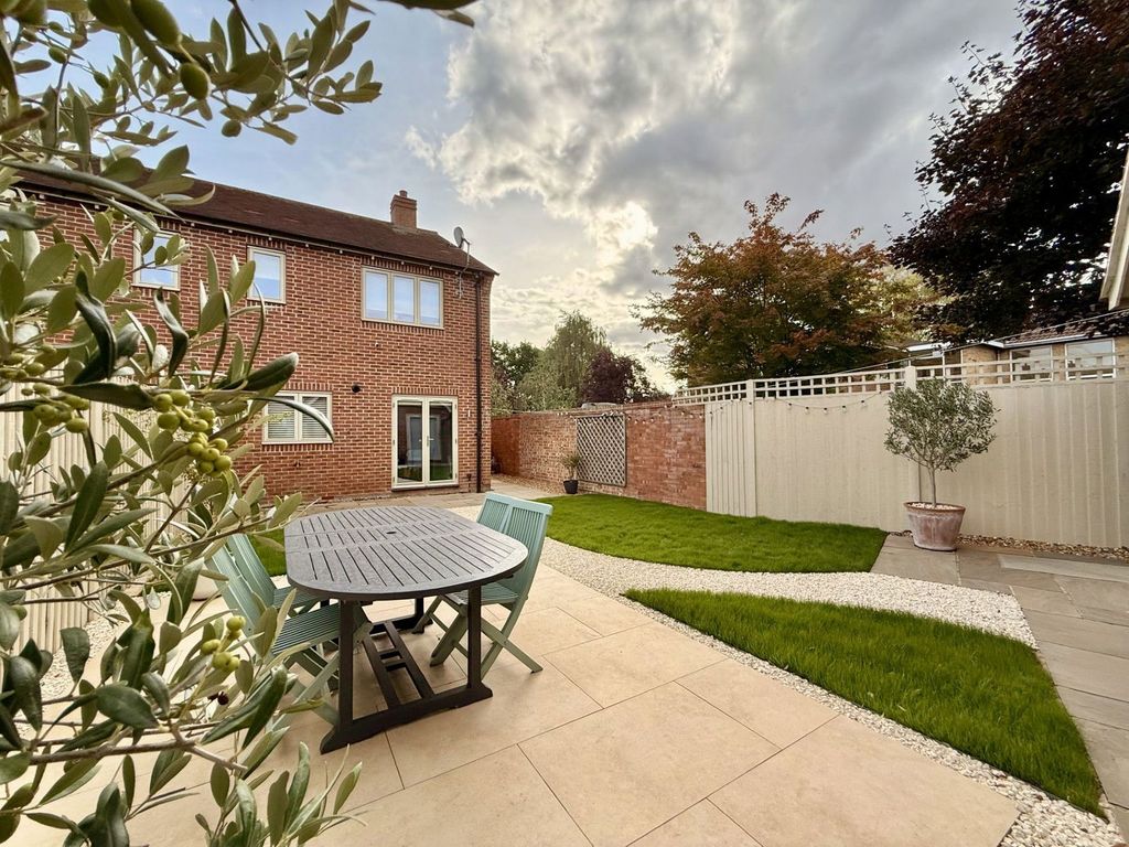 Property photo 2 of 20