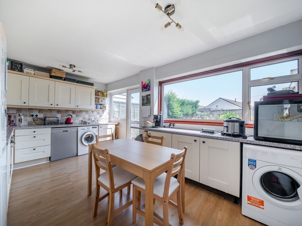Property photo 3 of 18 1484985-20-6A3E69...
