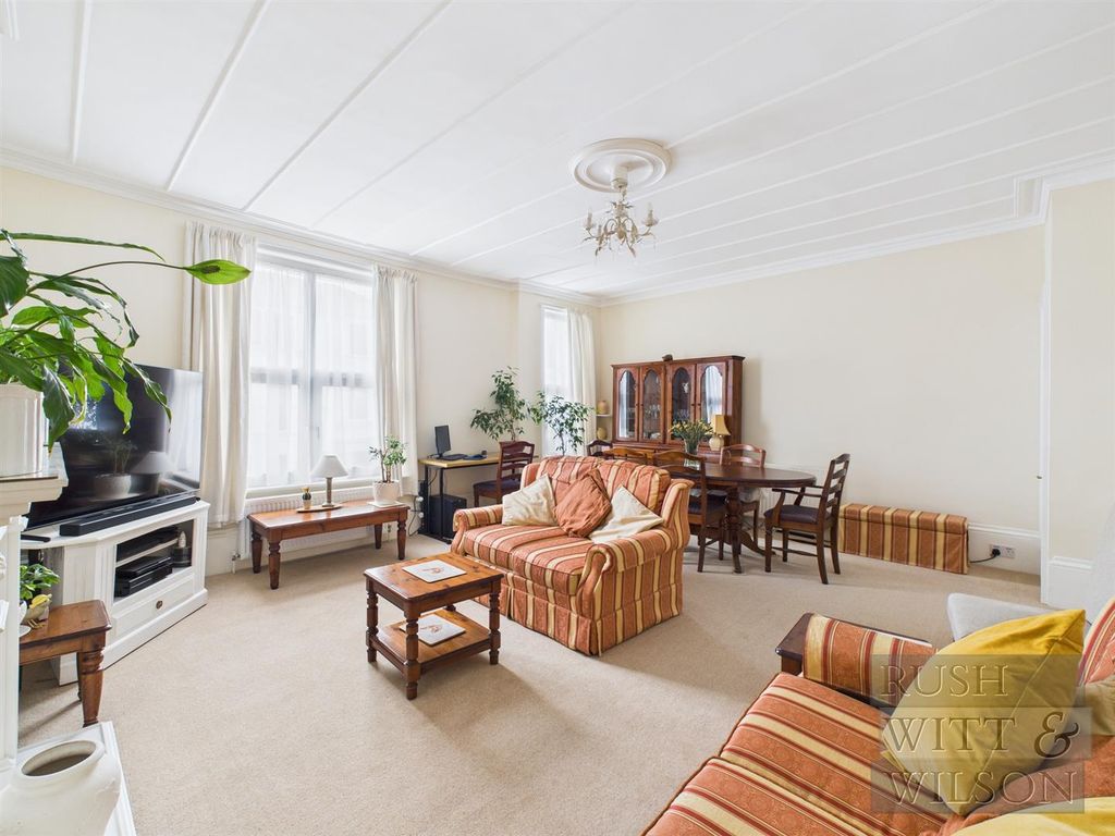 Property photo 2 of 32