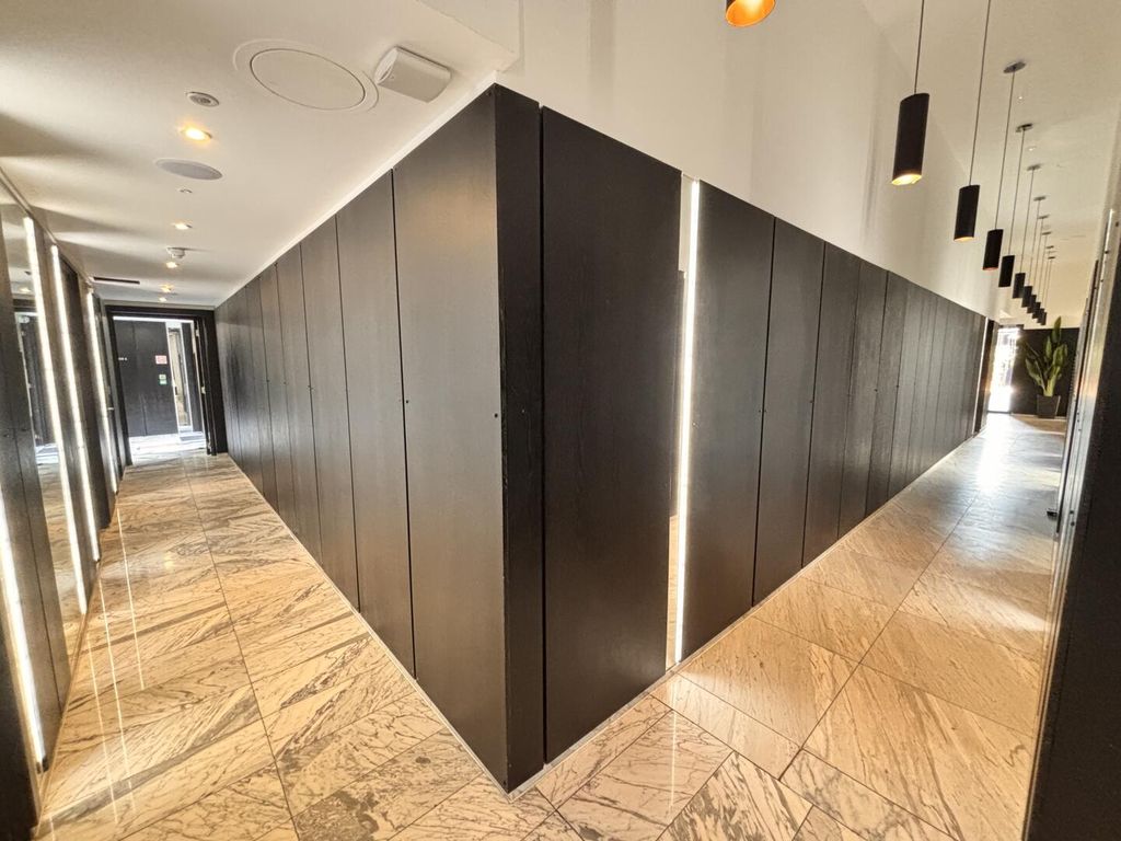 Property photo 3 of 8 Hallway