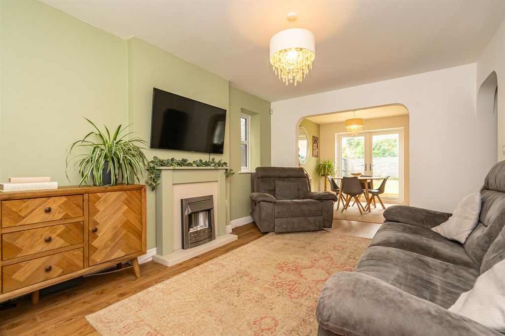 Property photo 2 of 22 Lounge