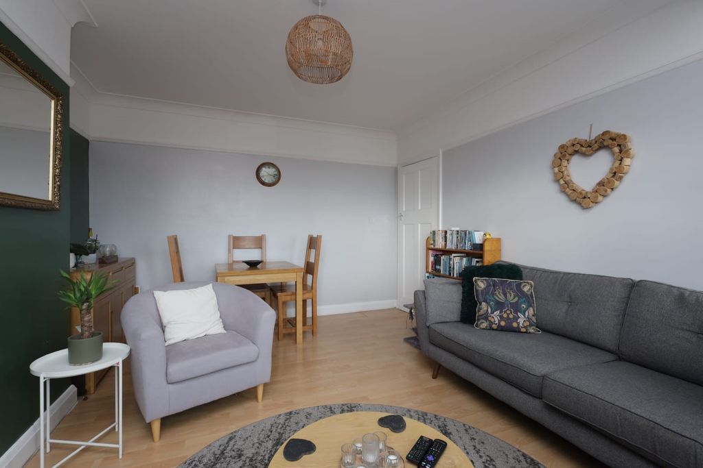 Property photo 3 of 32