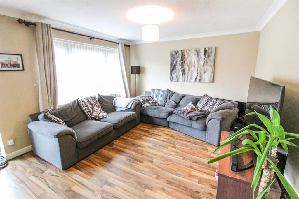 Property photo 3 of 9