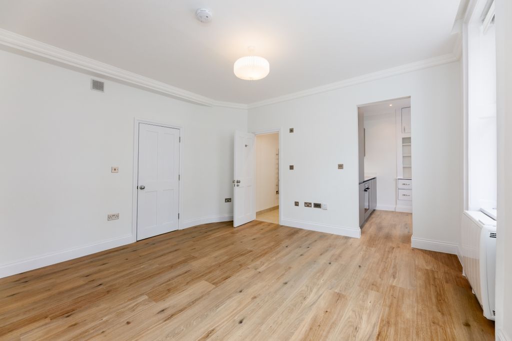 Property photo 3 of 6 Blandford Street ...