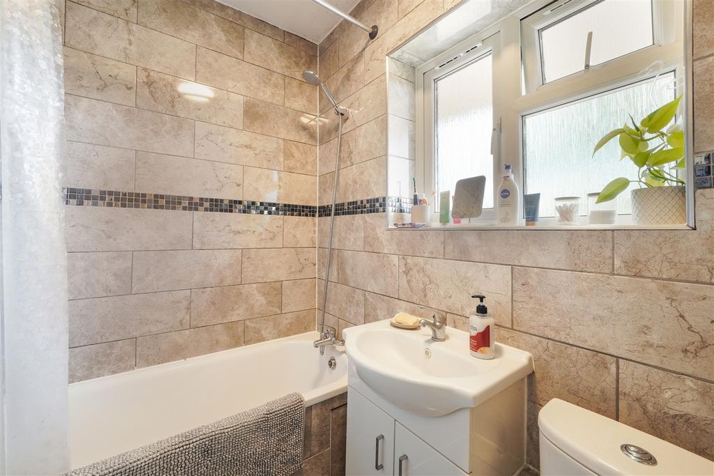 Property photo 3 of 10 3 Gauntlett Court - N3W4K4Hr0Rcp3Otxgwik.Jpg