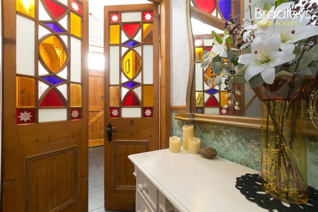 Property photo 2 of 26 Picture No. 17