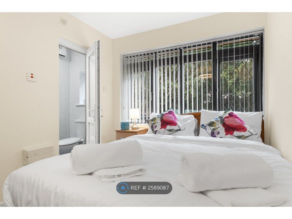 Property photo 3 of 5 Double Bed