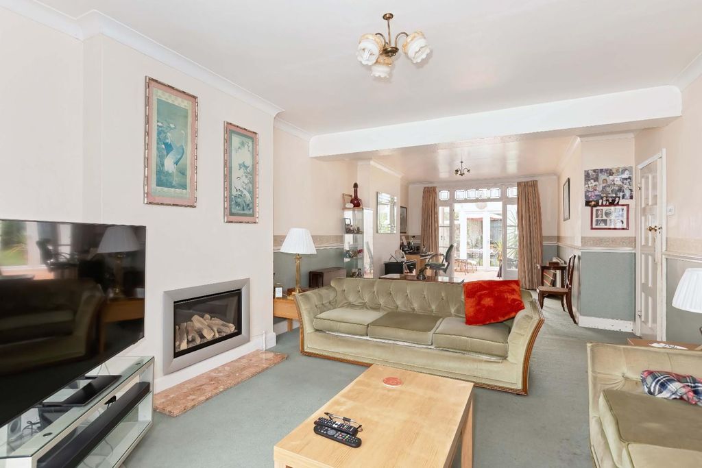 Property photo 3 of 23 Nevill Way_22.Jpg