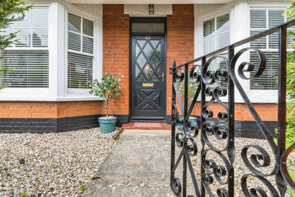 Property photo 2 of 17