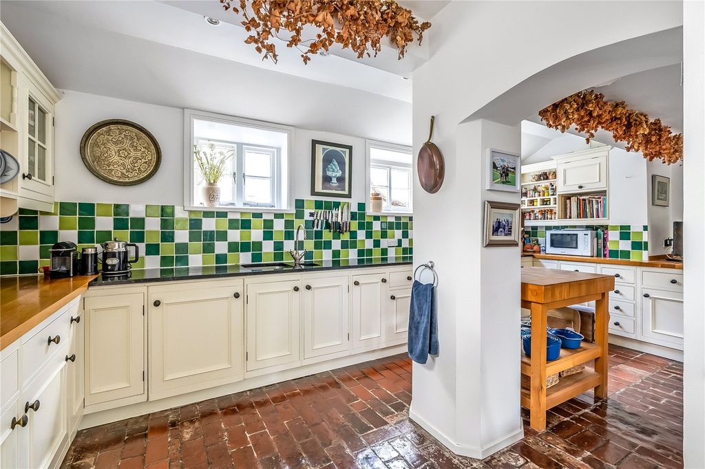 Property photo 2 of 28 Kitchen