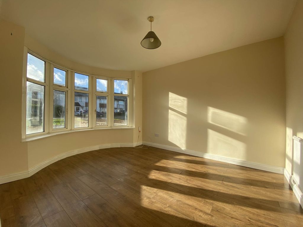 Property photo 1 of 11 Photo