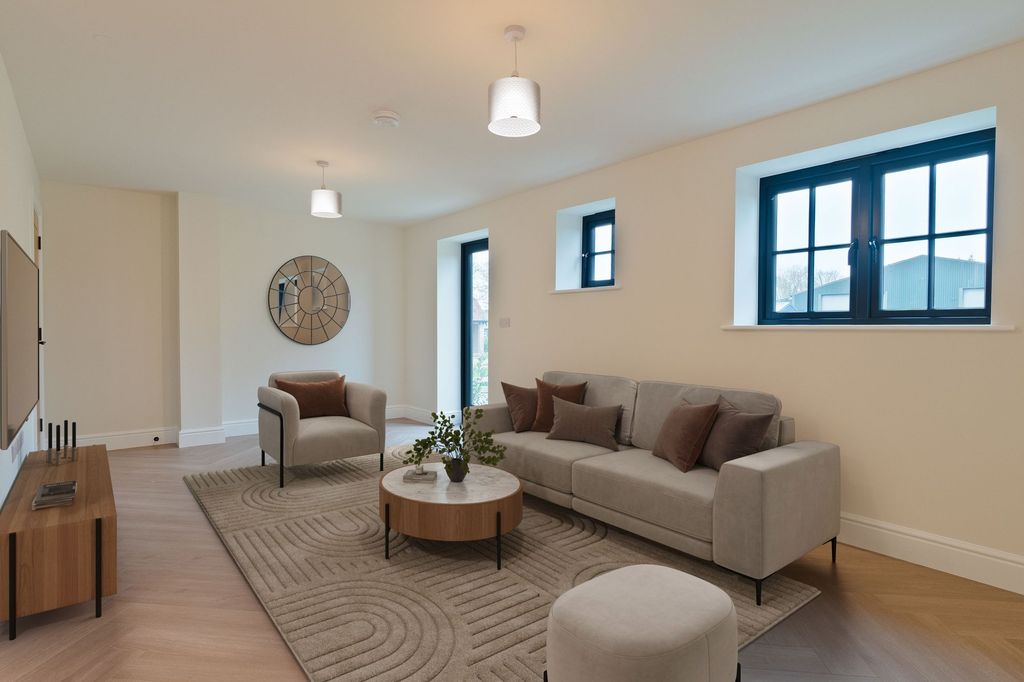 Property photo 3 of 32