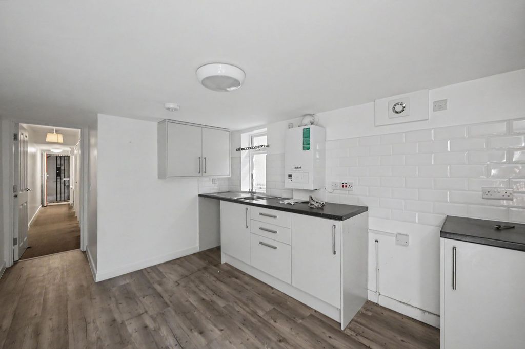 Property photo 3 of 13 Flat A, 6 Saltram Crescent, London, W9 3Hp