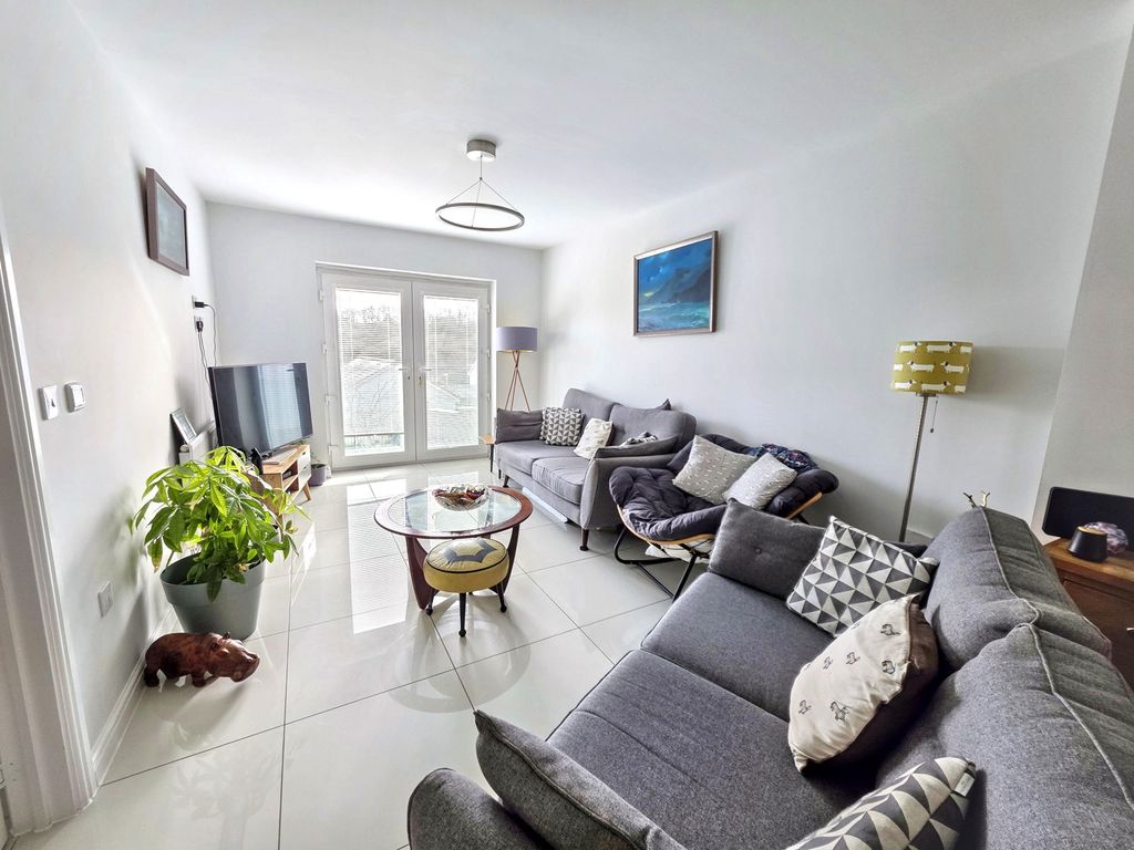 Property photo 2 of 21