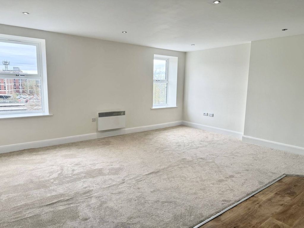 Property photo 1 of 9 3 Bedroom Apartment