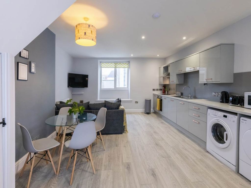 Property photo 2 of 7 Living