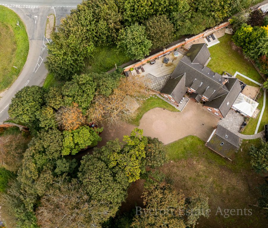 Property photo 2 of 37