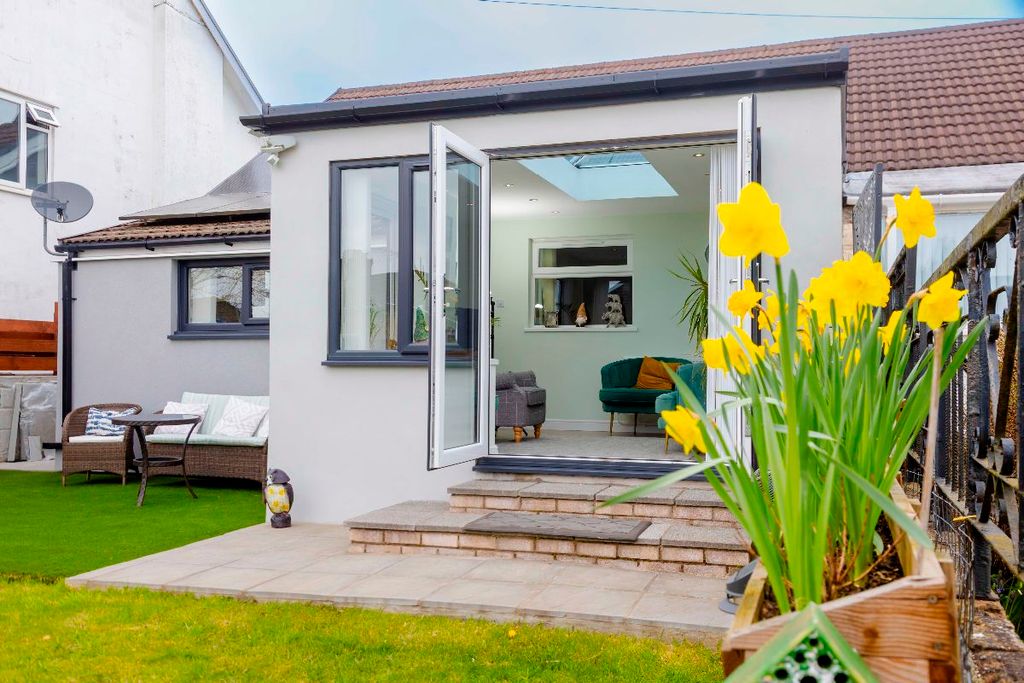 Property photo 3 of 37