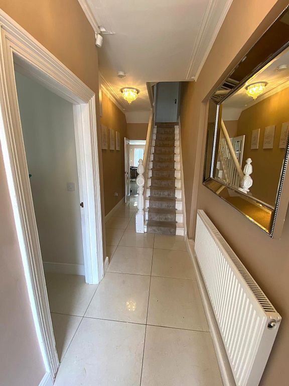 Property photo 2 of 31
