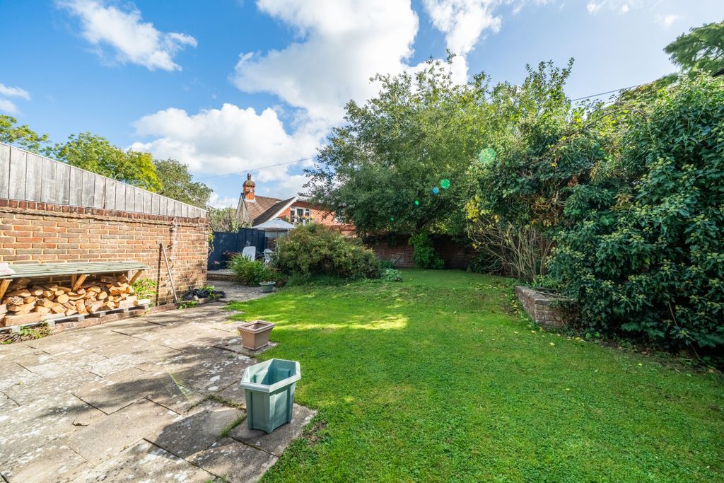 Property photo 2 of 16 Picture No. 21