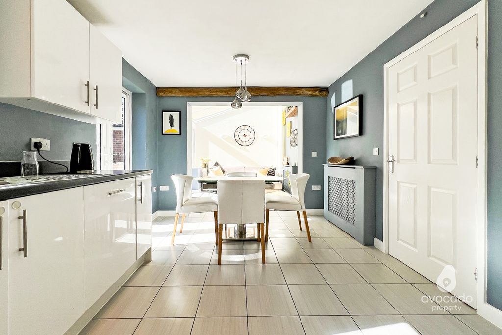 Property photo 3 of 20 4553503