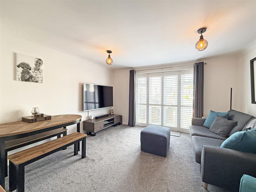 Property photo 3 of 14 Pennycross Close 33 - Lounge.Jpg