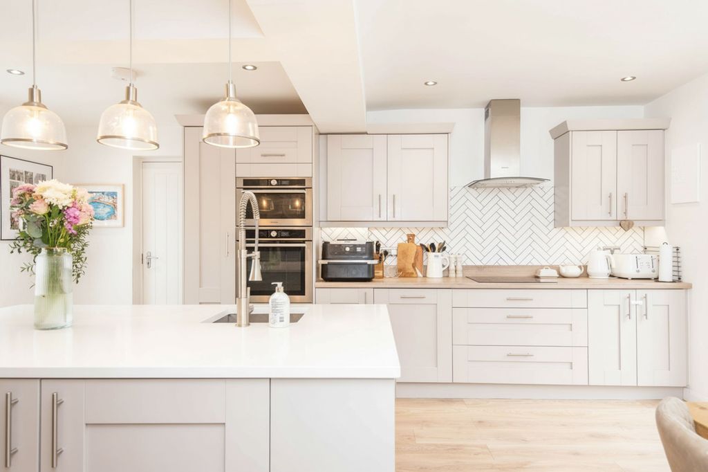 Property photo 2 of 26