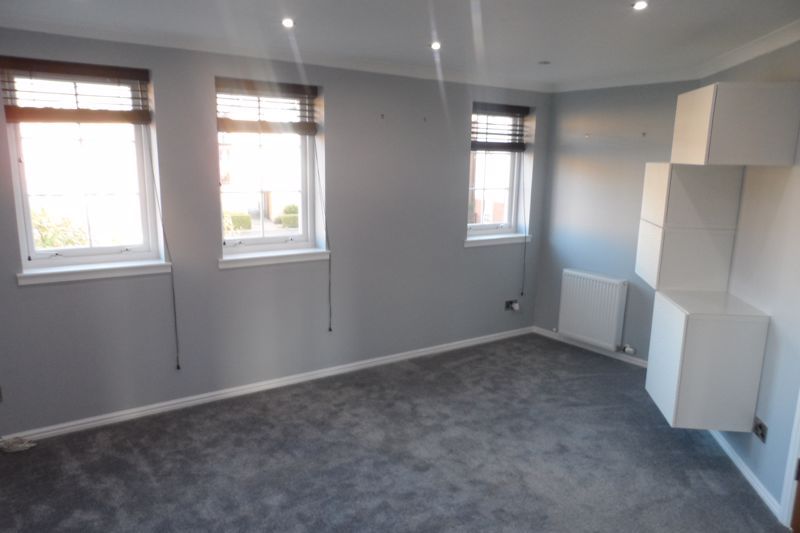 Property photo 2 of 12 Lounge