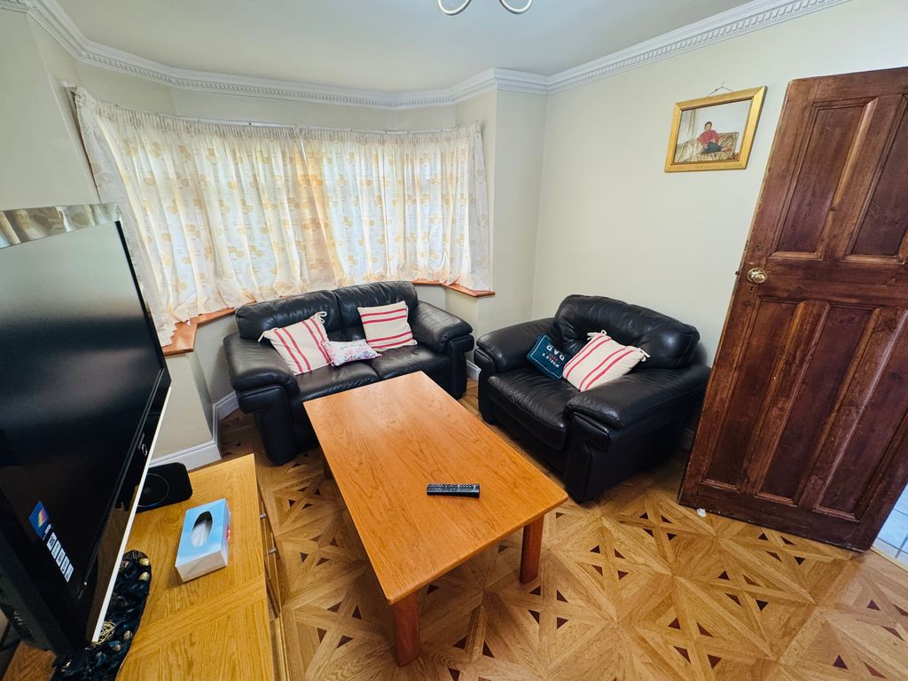 Property photo 3 of 37
