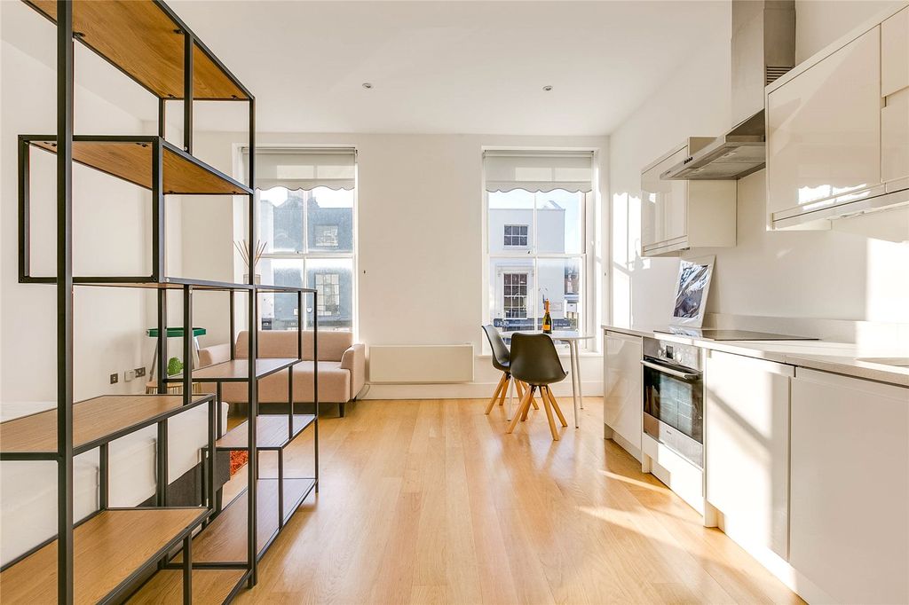 Property photo 2 of 12 Studio Room