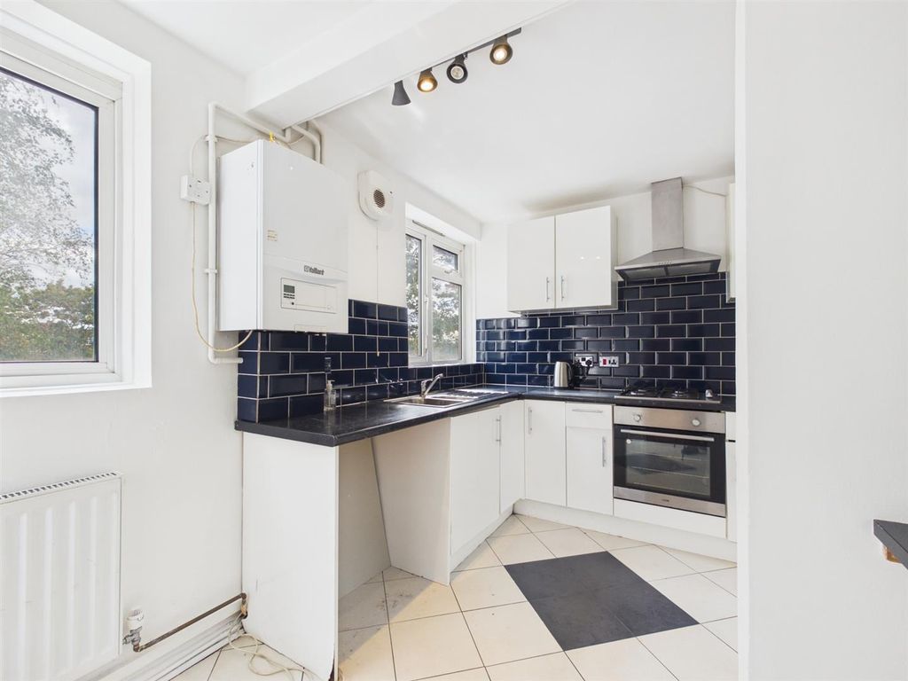 Property photo 3 of 24 Cam01358G0-Pr0266-Still006.Jpg