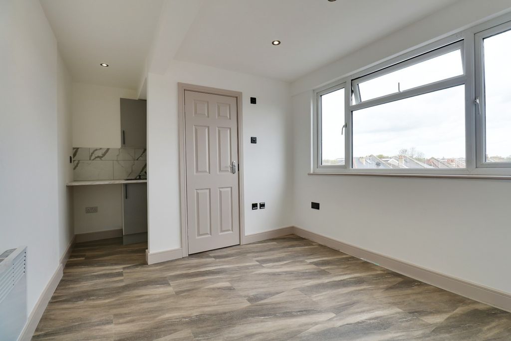 Property photo 1 of 8 5104860