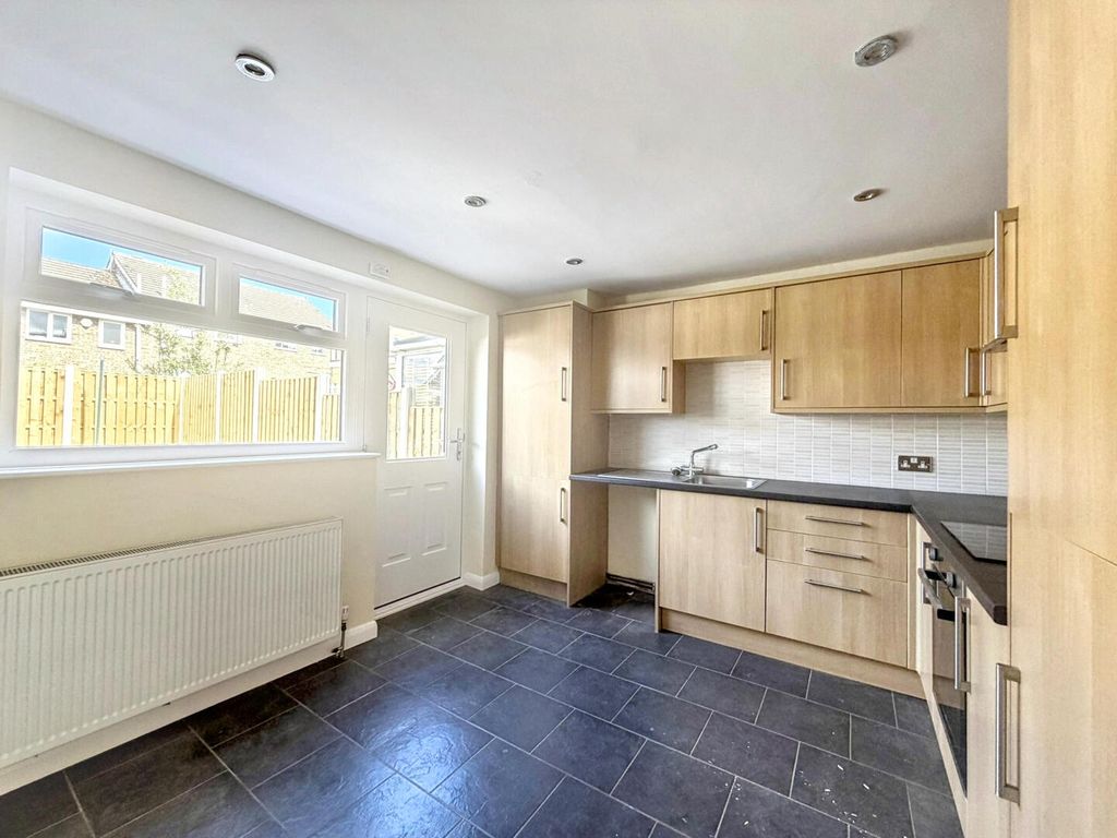 Property photo 2 of 8 Kitchen