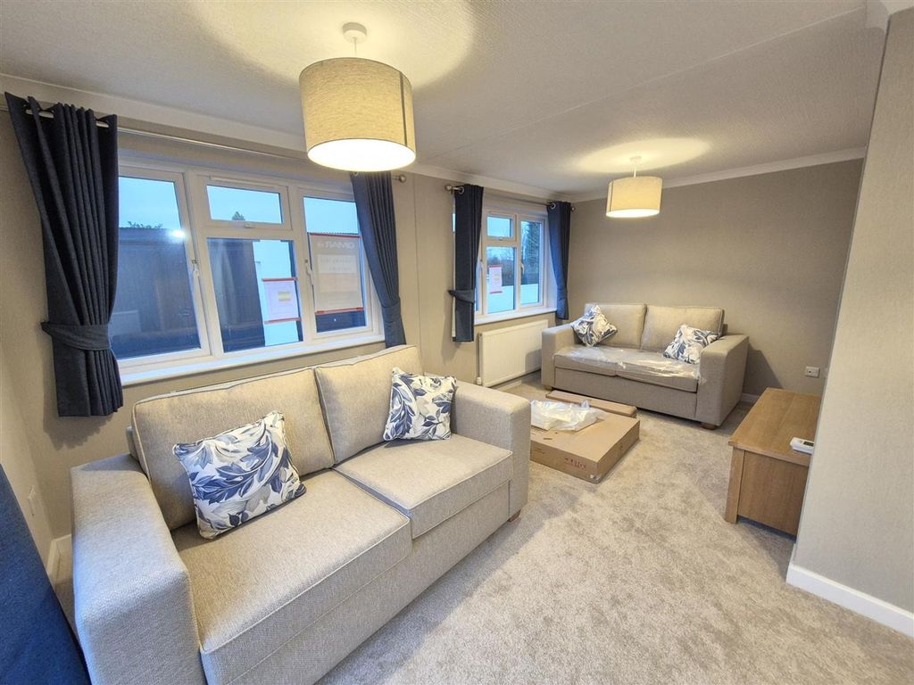 Property photo 2 of 12 Lounge/Diner