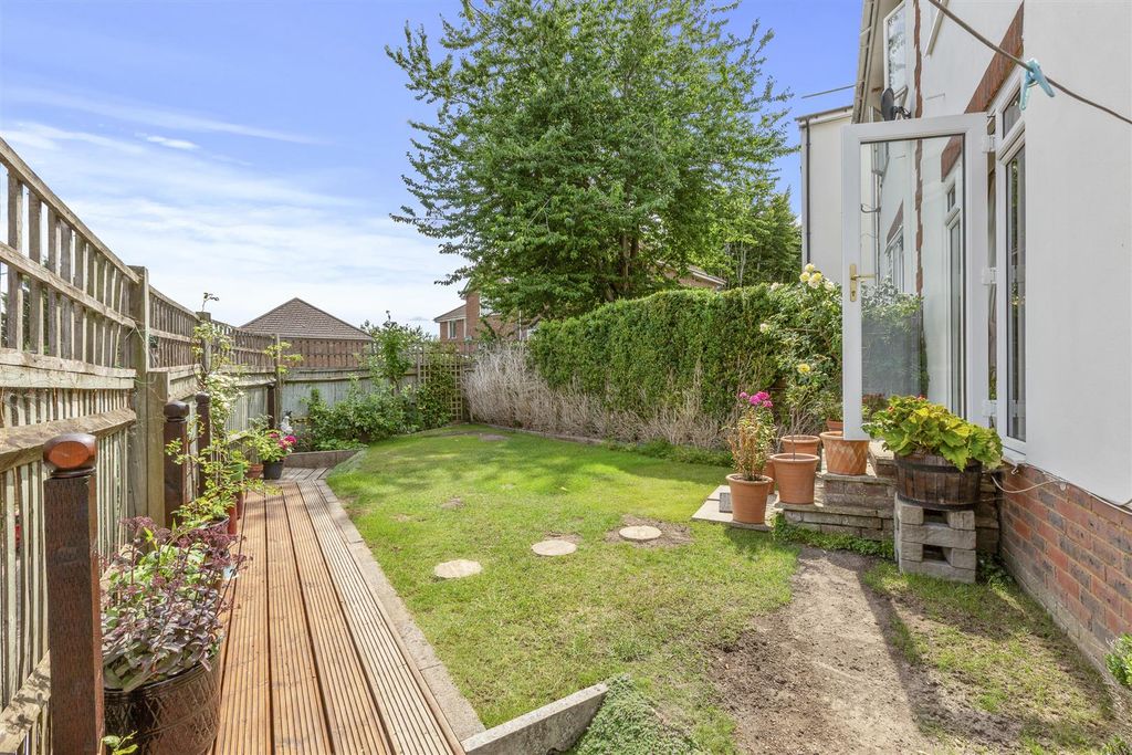 Property photo 2 of 14 142B Totteridge Road, Hp13 6Hz-9.Jpg
