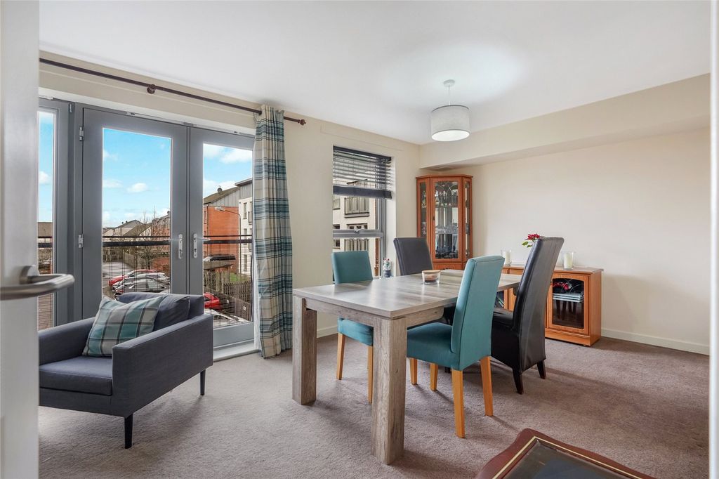 Property photo 3 of 20 Lounge/Diner