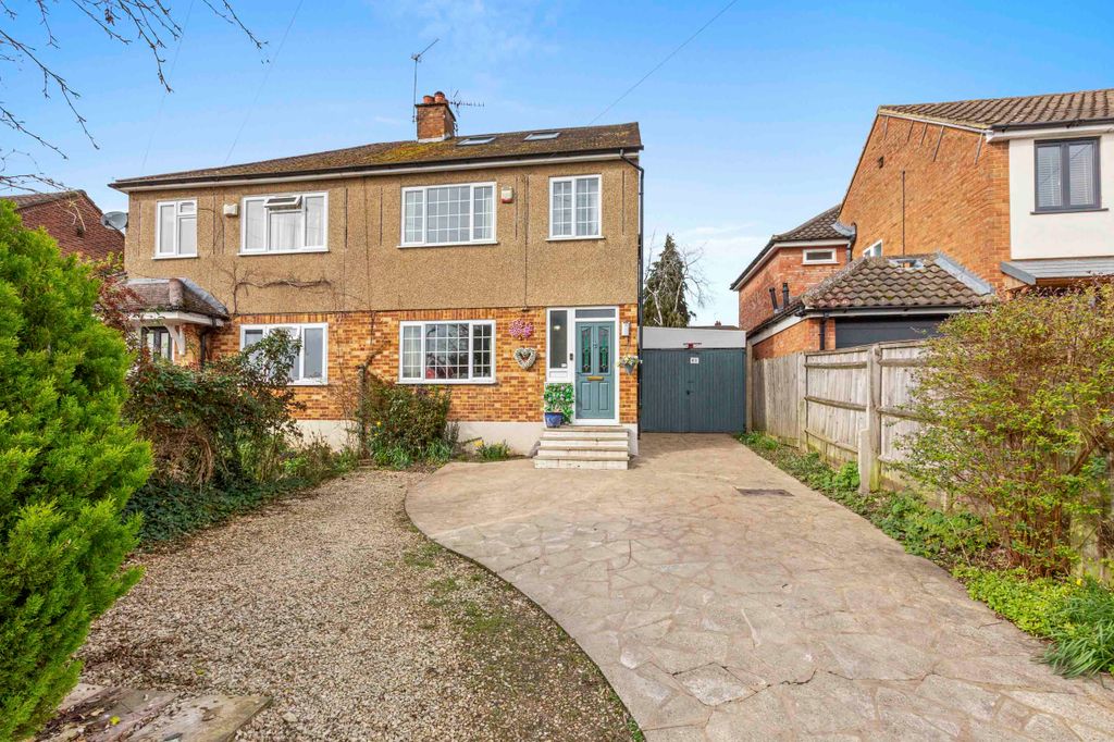 Property photo 1 of 19 81 Seymour Park Rd, Sl7 3Es (Low Res)-18