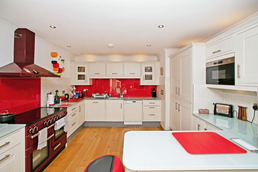 Property photo 2 of 17 Photography
