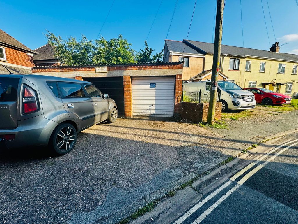 Property photo 1 of 3